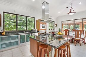 4-BR Pool Villa - Garden & Beach Access