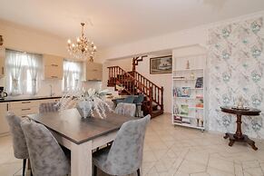 Matina's Family House With Your Private Jacuzzi!