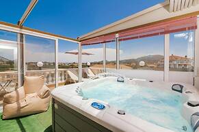 Matina's Family House With Your Private Jacuzzi!