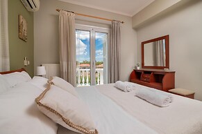 Matina's Family House With Your Private Jacuzzi!