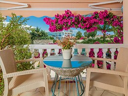 Matina's Family House With Your Private Jacuzzi!