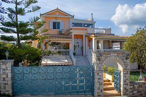 Matina's Family House With Your Private Jacuzzi!