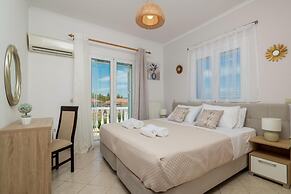 Matina's Family House With Your Private Jacuzzi!