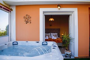 Matina's Family House With Your Private Jacuzzi!