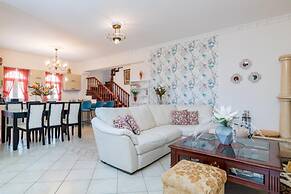 Matina's Family House With Your Private Jacuzzi!