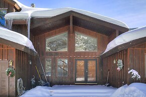 Evans Mountain Lodge