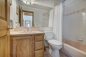 Evans Mountain Lodge