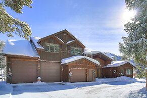 Evans Mountain Lodge