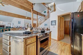 Evans Mountain Lodge