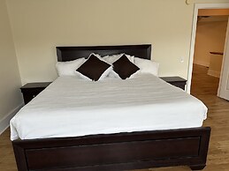 Roosters Crow 1 Bedroom