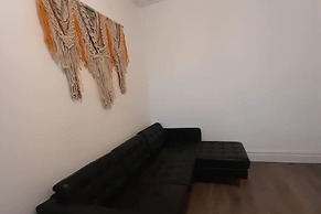 Spacious 5-bed House - Sleeps 10, Garden & Parking