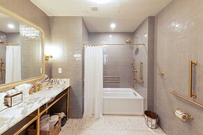 Hotel Cleo, Knoxville Downtown, a Tribute Portfolio Hotel