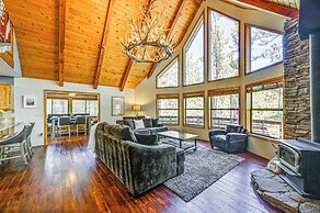 Furnished Deck + Forest Views: Pine Retreat!