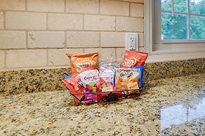 Roscommon Cottage - Walk to Higgins Lake!