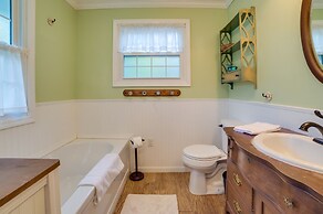 Roscommon Cottage - Walk to Higgins Lake!