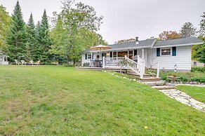 Roscommon Cottage - Walk to Higgins Lake!