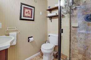 Roscommon Cottage - Walk to Higgins Lake!