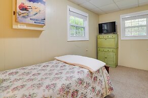 Roscommon Cottage - Walk to Higgins Lake!