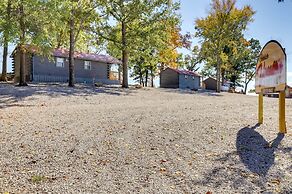 Quiet Caledonia Cabin: 18 Mi to Council Bluff Lake