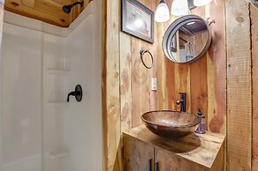Quiet Caledonia Cabin: 18 Mi to Council Bluff Lake