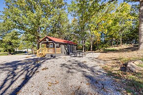Quiet Caledonia Cabin: 18 Mi to Council Bluff Lake