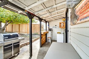 Charming Ellensburg Cottage w/ Private Outdoor Bar