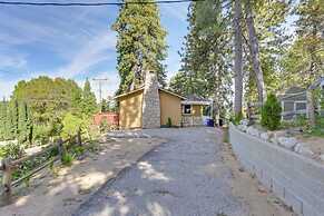 Crestline Cabin: Close to Lake Arrowhead & Skiing