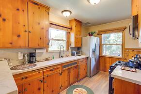 Crestline Cabin: Close to Lake Arrowhead & Skiing