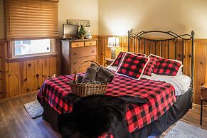 Crestline Cabin: Close to Lake Arrowhead & Skiing