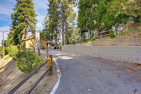 Crestline Cabin: Close to Lake Arrowhead & Skiing