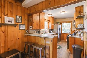 Crestline Cabin: Close to Lake Arrowhead & Skiing