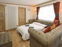 18 Woodlands Retreat