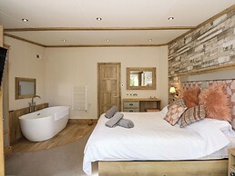 18 Woodlands Retreat