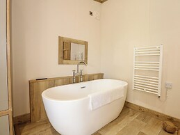 18 Woodlands Retreat