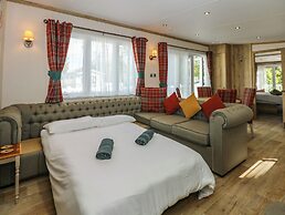 18 Woodlands Retreat