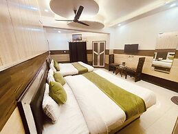 Hotel Alpine By The Golden Taj Group