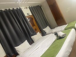 Hotel Alpine By The Golden Taj Group