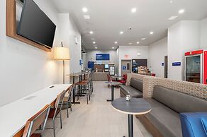 Holiday Inn Express And Suites Bronx NYC by IHG