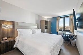 Holiday Inn Express And Suites Bronx NYC by IHG