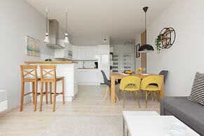 Symboliczna Apartment Warsaw by Renters