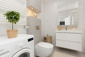 Symboliczna Apartment Warsaw by Renters