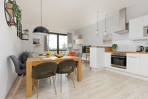 Symboliczna Apartment Warsaw by Renters