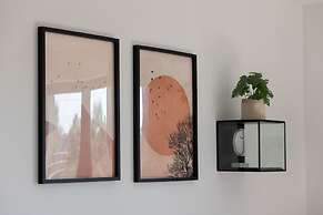 Symboliczna Apartment Warsaw by Renters