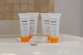 Symboliczna Apartment Warsaw by Renters