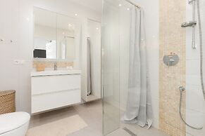 Symboliczna Apartment Warsaw by Renters