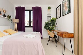 Symboliczna Apartment Warsaw by Renters