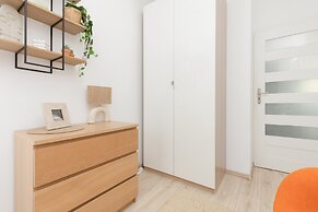 Symboliczna Apartment Warsaw by Renters