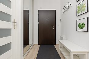 Symboliczna Apartment Warsaw by Renters