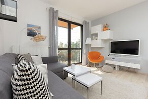 Symboliczna Apartment Warsaw by Renters