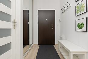 Symboliczna Apartment Warsaw by Renters